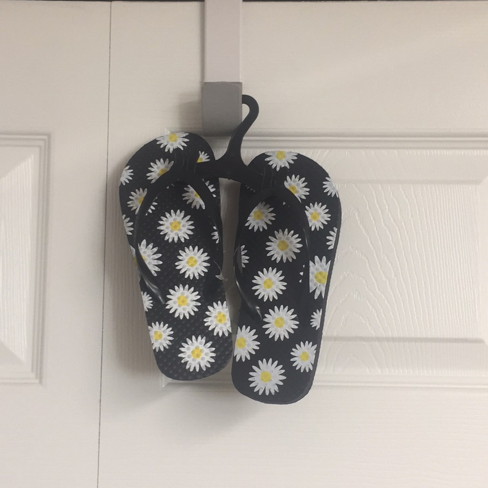 Kids flip flops NWOT